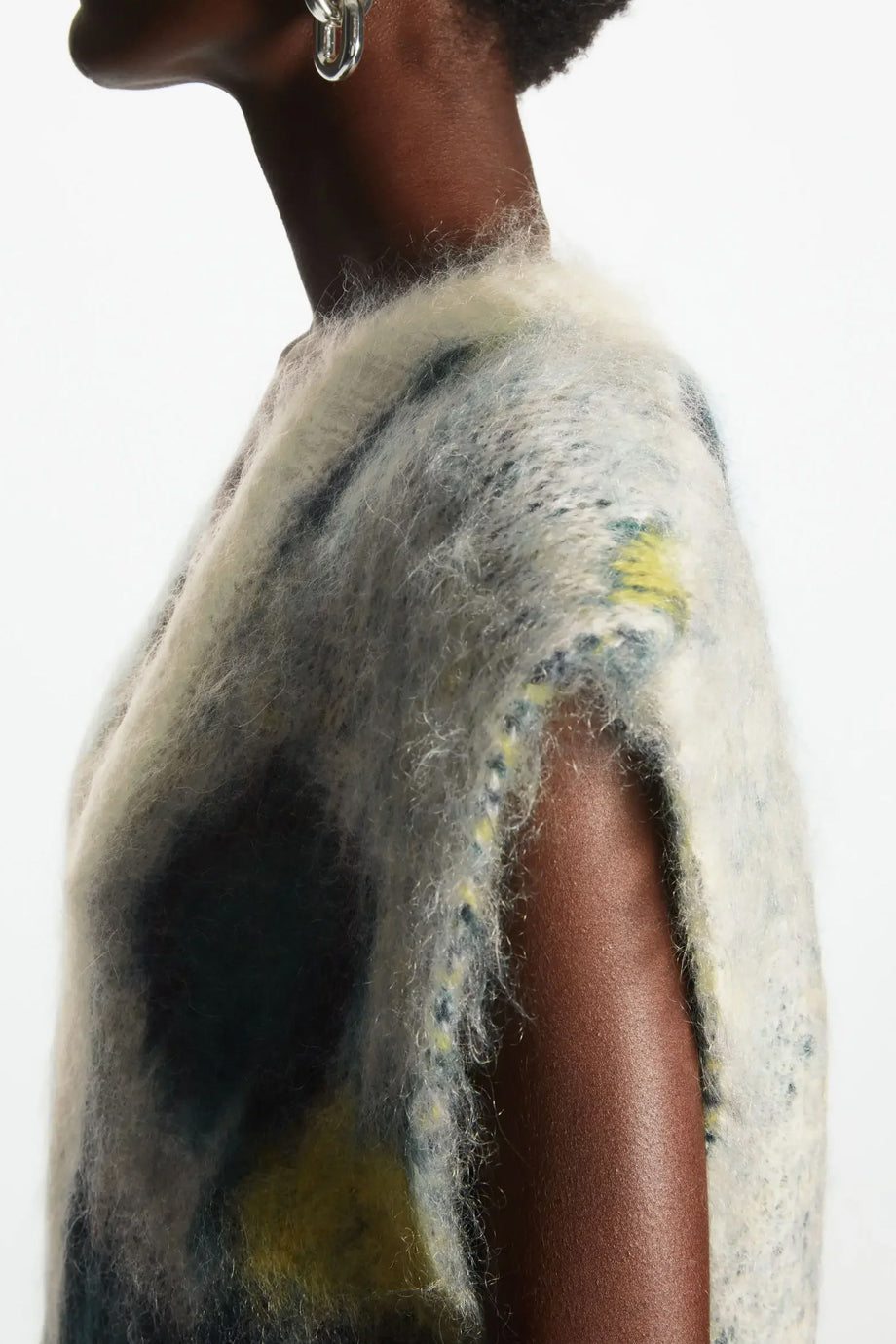 Theane Mouwloze V-halstrui