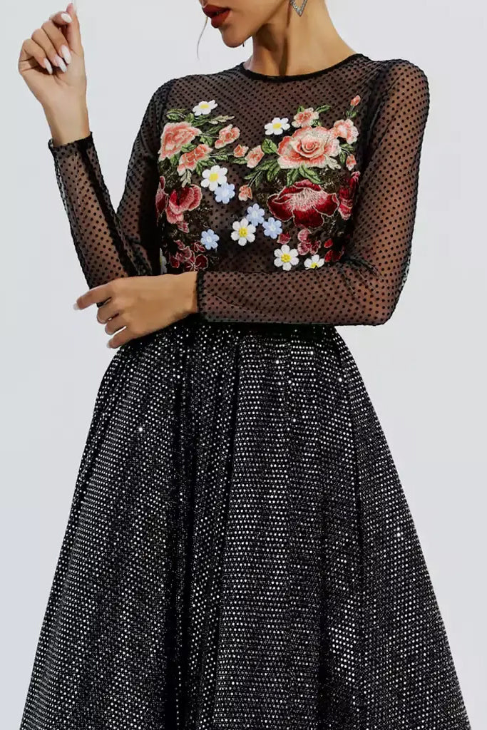 Elaina zwarte avondjurk met tule en borduursel